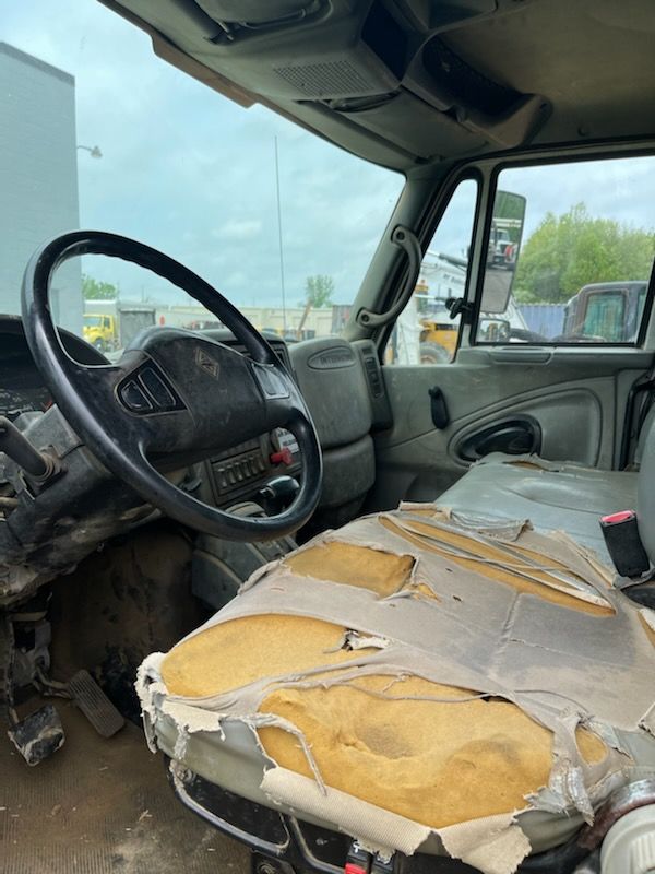 2002 INTERNATIONAL 4300 - Image 8